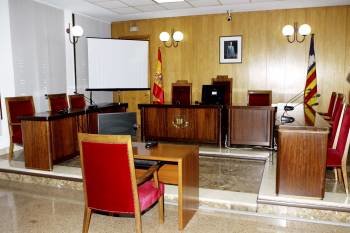 Imagen de la sala F del juzgado de Palma, donde prestará declaración la infanta. (Foto: M.DÍEZLA )