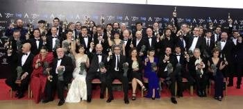 Foto de familia de todos los premiados a la finalización de la gala
