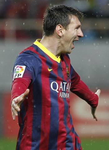 Messi celebra el tercer gol del Barcelona. (Foto: JOSÉ MANUEL VIDAL)