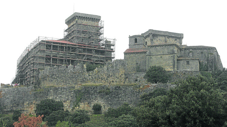 La fortaleza está en la actualidad totalmente cubierta de andamios
