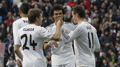 Varane, Illarramendi, Pepe y Bale celebran uno de los goles del Real Madrid.