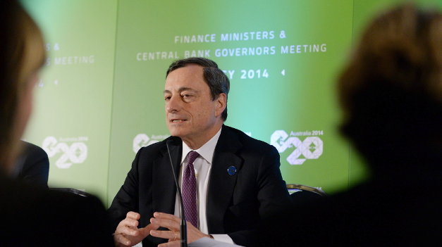 El gobernador del Banco Europeo, Mario Draghi, durante sus intervenciones en la cumbre (DAN HIMBRECHTS)