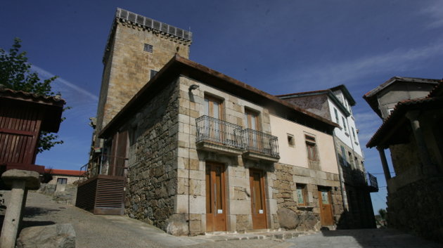 El edificio del antiguo centro comarcal celanovés, permanece cerrado desde diciembre de 2012 (MARCOS ATRIO)