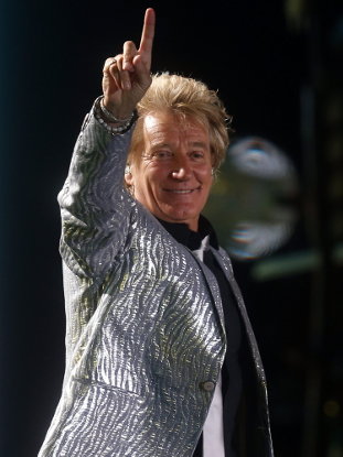 El cantante británico Rod Stewart se presenta duranteel Festival Internacional de la Canción de Viña del Mar en Chile.
