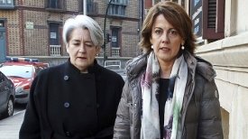 Lourdes Goicoechea camina junto a la presidenta Yolanda Barcina 