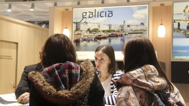 Un stand de la Feria MITT ofrece información a los visitantes sobre Galicia