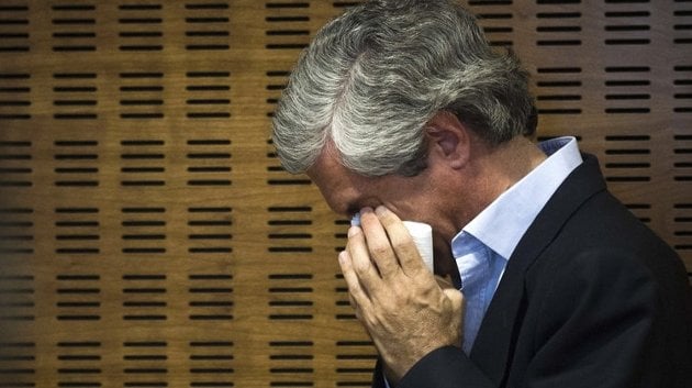 Adolfo Suárez Illana no puede contener las lágrimas tras la rueda de prensa de ayer