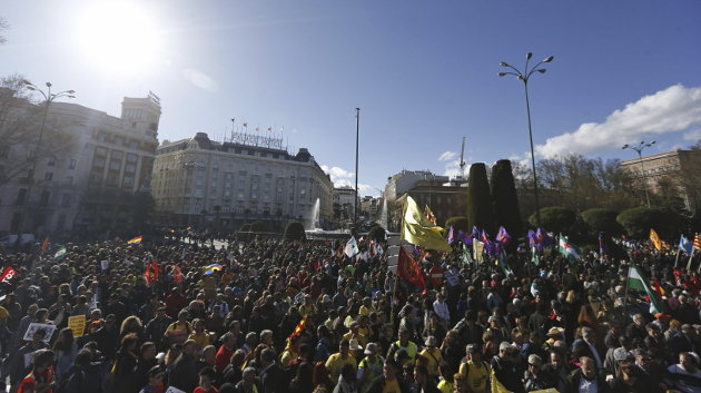Miles de personas en la plaza de Neptuno, durante la manifestación