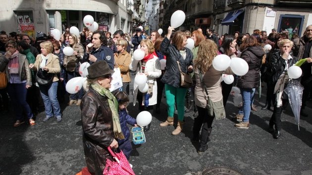 Algunos de los participantes en la concentración ante la fachada de Hacienda en Ourense (JOSÉ PAZ)