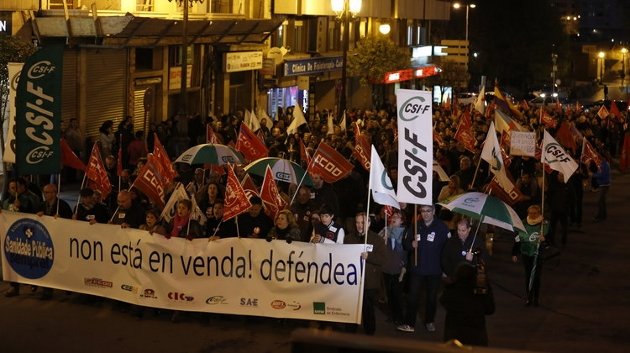 La manifestación partió del Pabellón de Os Remedios y recorrió varias calles del centro de la ciudad (XESÚS FARIÑAS)