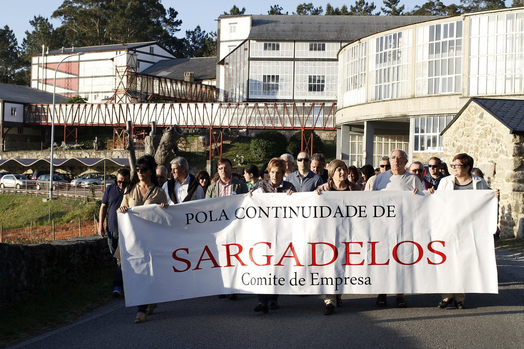 Marcha convocada por el comité de empresa de Sargadelos, en defensa de la continuidad de la actividad industrial de la firma