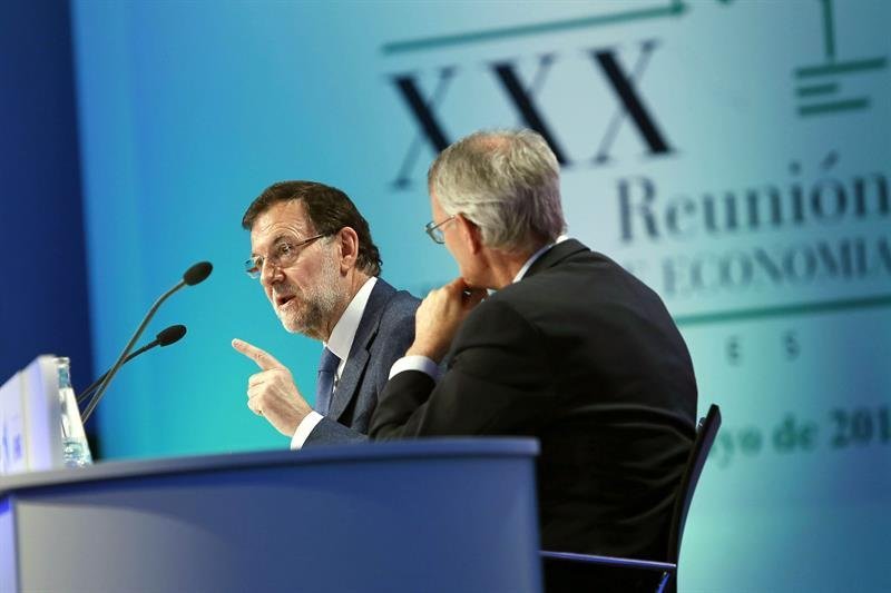Mariano Rajoy junto al presidente del Círculo de Economía, Antón Costas, durante su intervención en la XXX Reunión del Círculo de Economía de Sitges