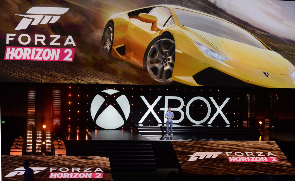 Ralph Fulton presenta la nueva edición del juego de carreras Forza Horizon 2 en una conferencia de prensa antes del inicio de la Feria E3 en Los Ángeles