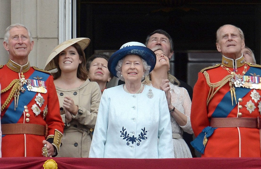 ara3599. london (united kingdom), 14/06/2014.- (first row, l-r) britain&#39;s prince charles, duke of cornwall, queen elizabeth ii, prince philip, duke of edinburgh, along with other members of the royal family stand on the balcony of buckingham palace during the trooping of the colour queen&#39;s annual birthday parade in london, britain, 14 june 2014. the queen&#39;äôs birthday parade is more popularly known as trooping the colour, when the queen&#39;äôs colour is &#39;trooped&#39; in front of her majesty and all the royal colonels. efe/epa/andy rain