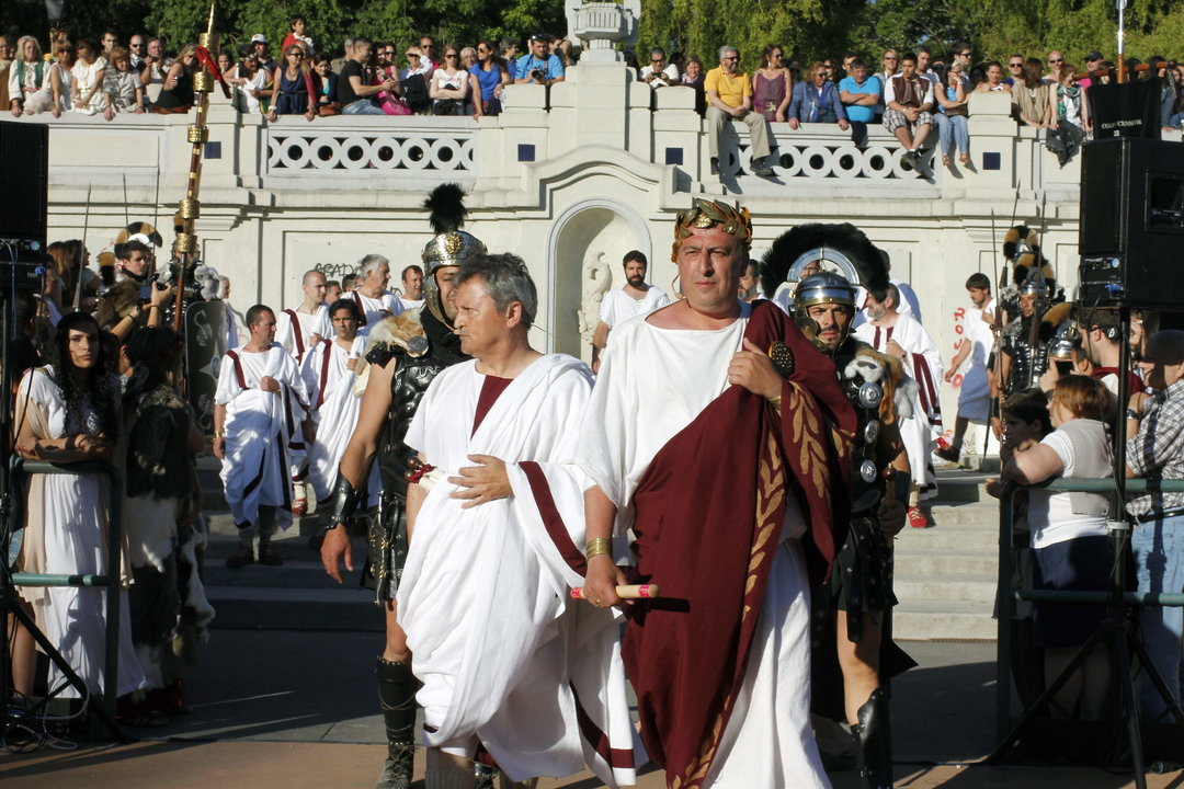 Patricios, gladiadores, celtas y castrexos celebran el Arde Lucus en una ciudad que evoca su pasado romano