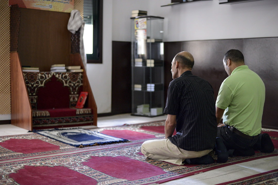 El mes de Ramadán, que congrega a medio millar de fieles en la mezquita de la ciudad de Ourense, representa uno de los cinco pilares o fundamentos del Islam