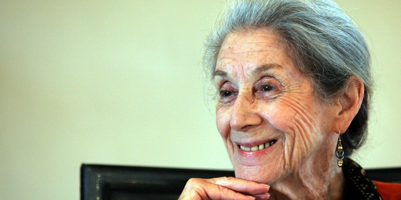 Nobel Prize for literature laureate Nadine Gordimer attends a memorial for Nelson Mandela&#39;s biographer and former Drum editor late Anthony Sampson in Johannesburg in this February 8, 2005, file photo. Gordimer, an uncompromising moralist who became one of the most powerful voices against the injustices of apartheid, has died, her family said on July 14, 2014.  REUTERS/Radu Sigheti/Files  (SOUTH AFRICA)