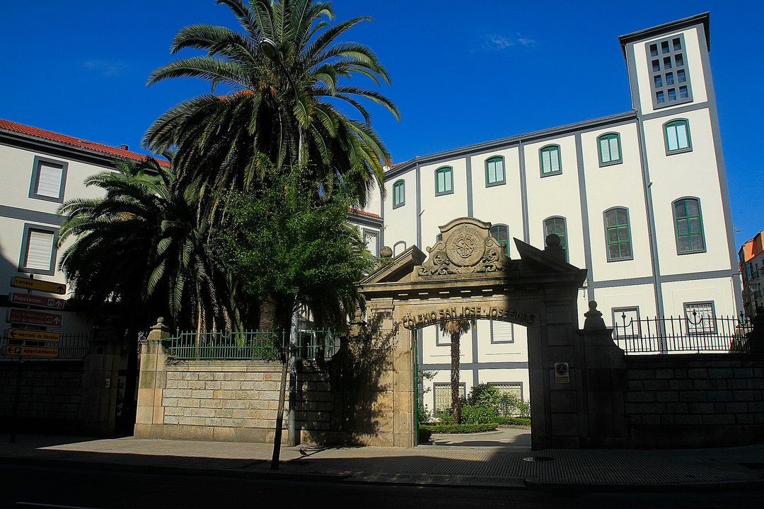 El colegio de las Josefinas, situado al lado de As Burgas y con manantial propio (MIGUEL ÁNGEL)