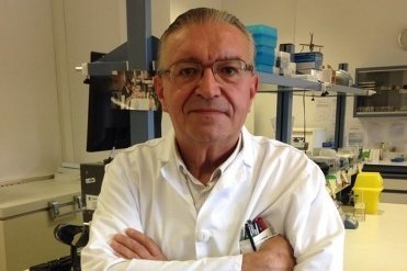 Juan García Costa, esponsable del laboratorio de Microbiología del CHUO