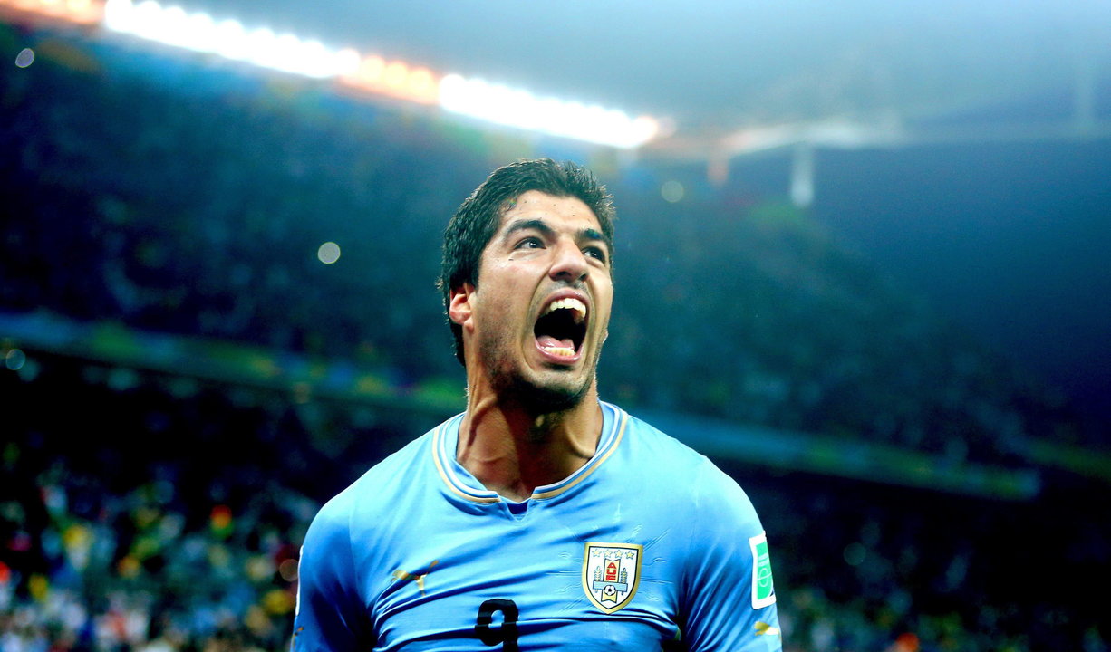 Fotografía de archivo fechada el 19 de junio de 2014 del delantero uruguayo Luis Suárez durante el partido del Mundial Brasil 2014 entre las selecciones de Inglaterra y Uruguay
