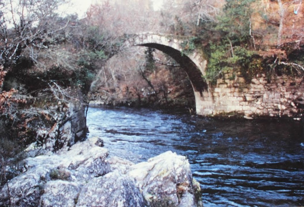 A Ponte do Demo, un puente medieval que ha resistido el ímpetu del Deza en estos siglos