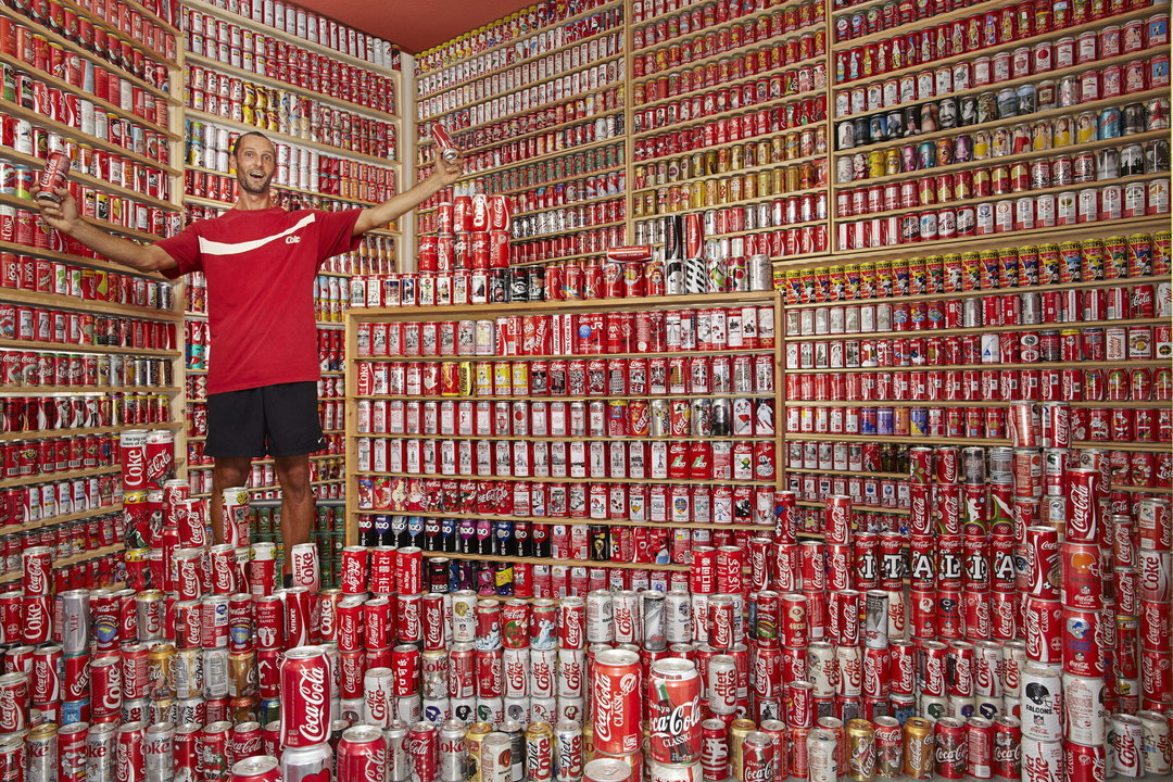Fotografía facilitada Guinness World Records 2013 de la mayor colección de latas de refresco