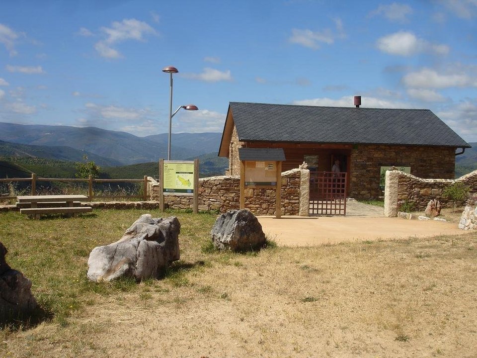 Centro informativo del parque natural Serra de Enciña da Lastra.