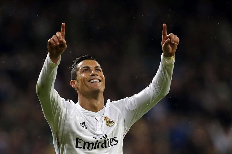 El delantero portugués del Real Madrid Cristiano Ronaldo celebra el gol marcado al Rayo Vallecano