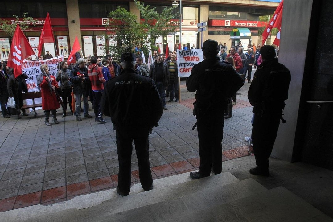 Protesta de trabajadores de Cavima, en Ourense.
