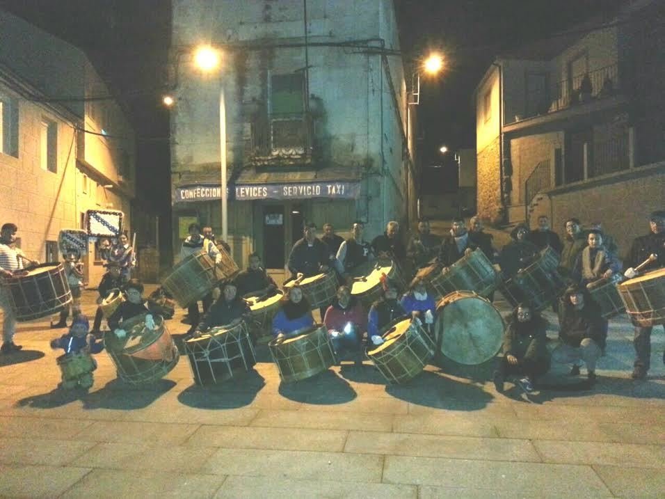 Los componentes del folión de Viana estuvieron en la noche del viernes en Vilariño. LR