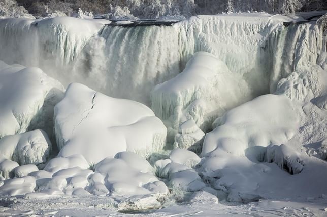 las Cataratas del Niágara congeladas a 14 grados bajo cero