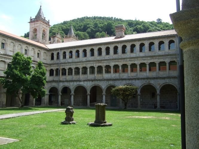Monasterio de S. Estevo de Ribas do Sil- Claustro de la Portería_result