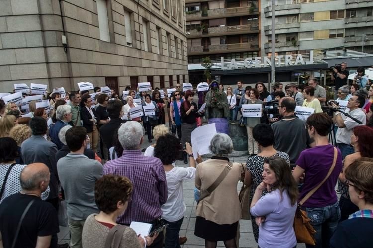 Ourense.09-05-15. Subdelegación. Protesta por la muerte de Isabel Fuentes. Patricia