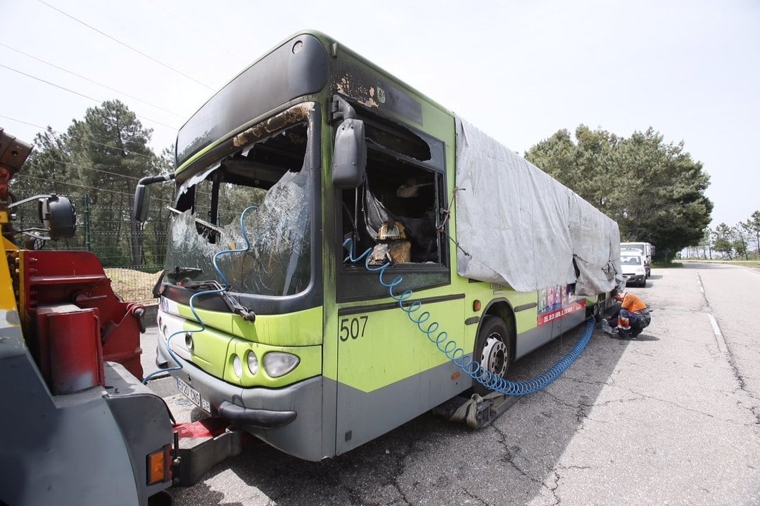 Arde un autobús de Vitrasa sin pasajero en el campus de la Universidad de Vigo