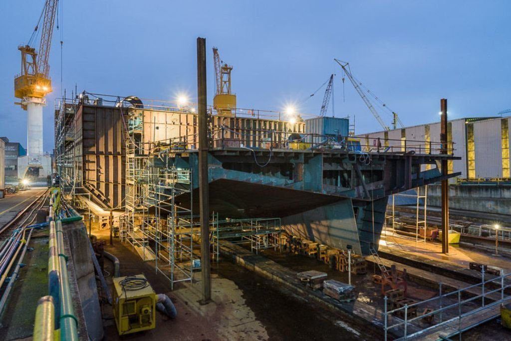 La construcción del flotel para Pemex en Barreras avanza al ritmo previsto. Se botará en septiembre.