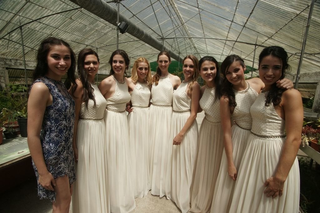 Las candidatas, jóvenes modelos de distintos puntos de Galicia, posaron juntas antes del fallo del jurado.