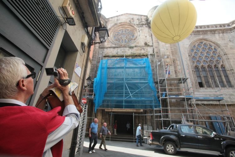 Ourense. 11-06-2015. Instalación de andamiajes para restaurar la fachada norte de la Catedral. José Paz