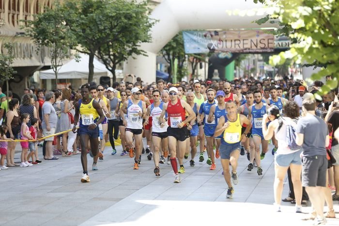 Ourense. 28-06-15. Deportes. Correndo por Ourense na rúa do Paseo.
foto. Xesús Fariñas