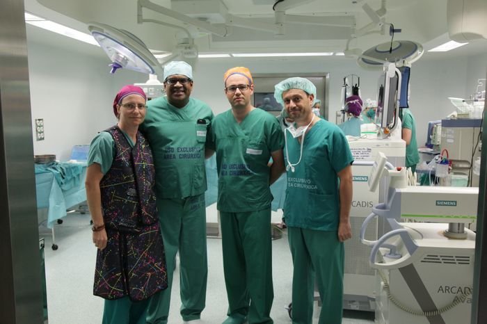 Ourense. 13-08-2015. Intervención de cirugía vascular en el Chuo junto al doctor Hiranya Rajasinghe. Paz. José Paz