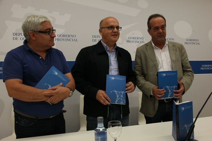 Ourense. 13-08-2015. Presentación del libro de José Luis Sobrado y Francisco José Fumega sobre la electrificación en Ourense. José Paz