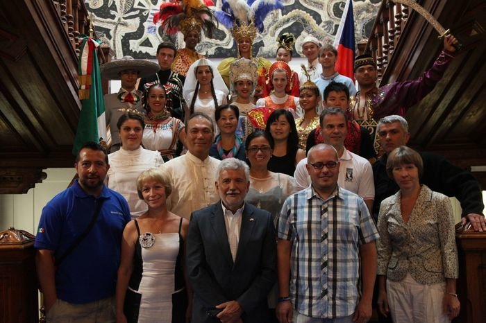 Ourense. 13-08-2015. Recepción en la Deputación a los representantes de las delegaciones de las Xornadas de Folclore. José Paz