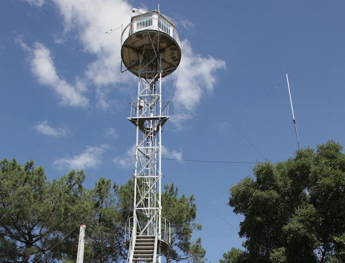 Toén. 18-08-2015. Antigua torre de vigilancia en Toén. José Paz