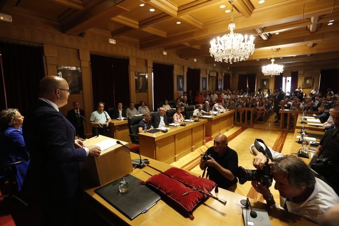 Ourense. 14-07-15. Local. Pleno de constitución da Deputación de Ourense.
Foto: Xesús Fariñas