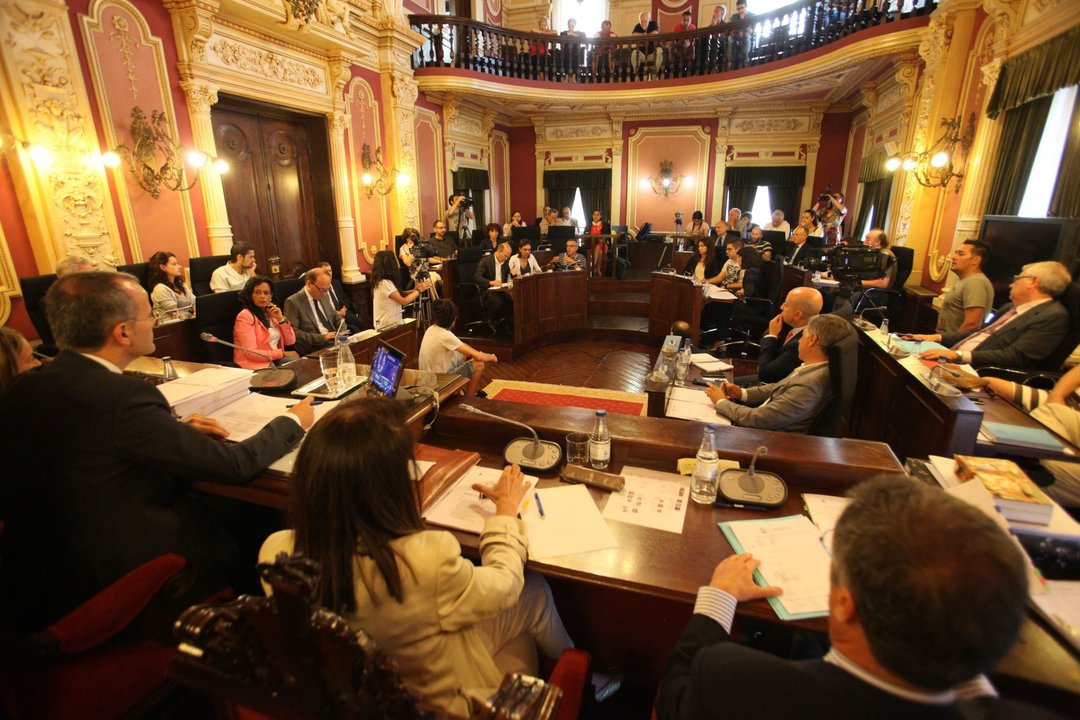 Ourense. 3-07-2015. Sesión plenaria en el Concello. Paz