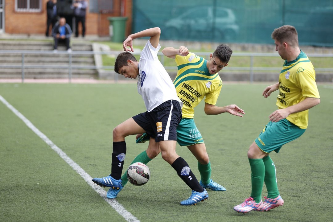 Oira. 11-10-15. Deportes. Xuvenís do Ourense F.C.
Foto: Xesús Fariñas