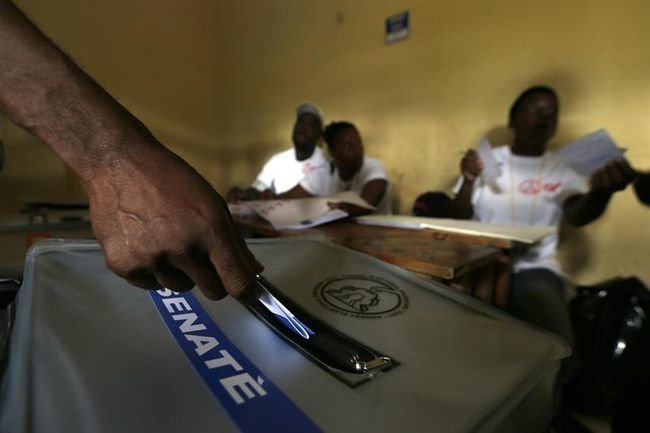 Votaciones en un colegio electoral de Puerto Príncipe, la capital de Haití.