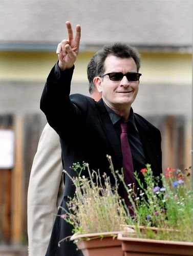 Fotografía de archivo de Sheen en 2010 cuando llegaba a un juzgado de Colorado.