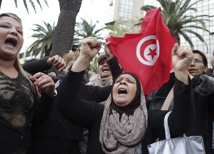 Manifestación en las calles de Túnez, en repulsa por los atentados de ayer.