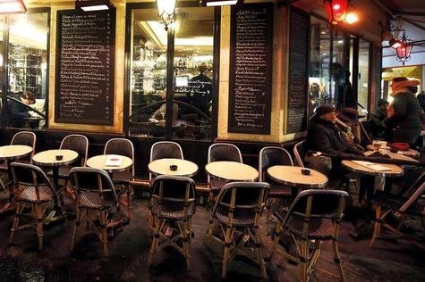 Terraza de un local de París.