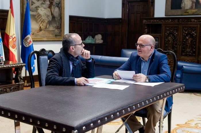 Manuel Baltar e Jesús Vázquez durante o encontro no Pazo Provincial_result